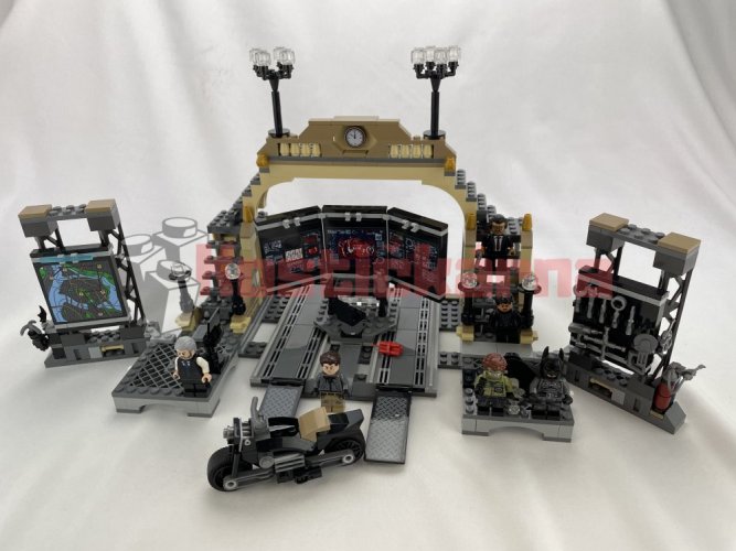 Lego Batcave: The Riddler Face-off (76183)