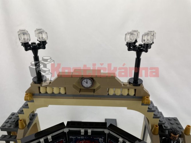 Lego Batcave: The Riddler Face-off (76183)