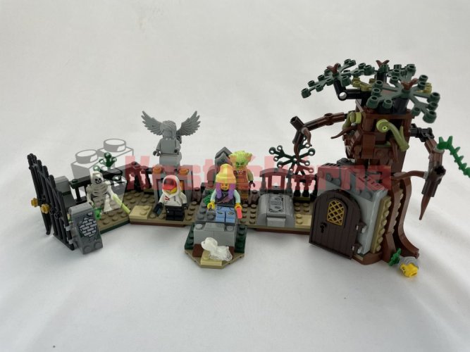 Lego Graveyard Mystery (70420)