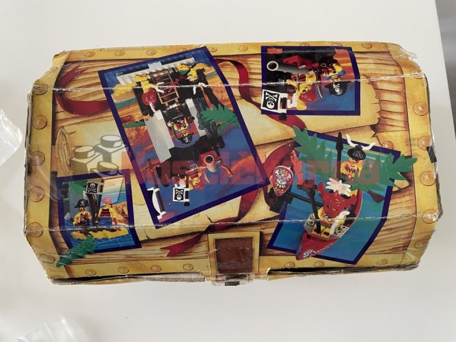 Lego Pirate Treasure Chest (1788)