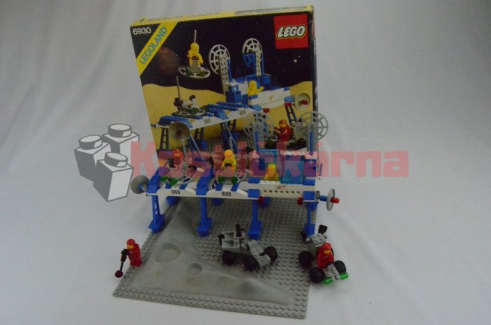 Lego Space Supply Station (6930)