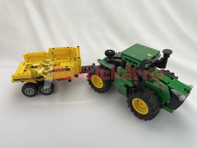 Lego John Deere 9620R 4WD Tractor (42136)