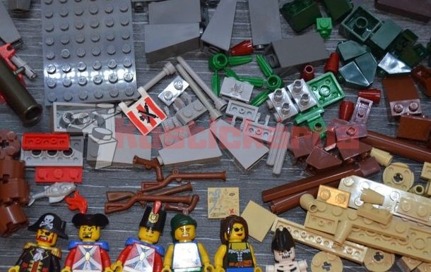 Lego Shipwreck Hideout (6253)