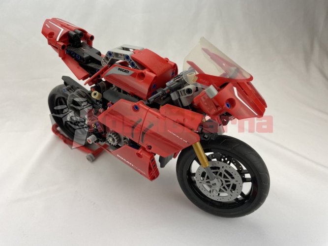 Lego  Ducati Panigale V4 R (42107)