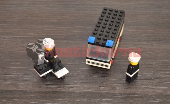 Lego Police Patrol with Policemen (659)