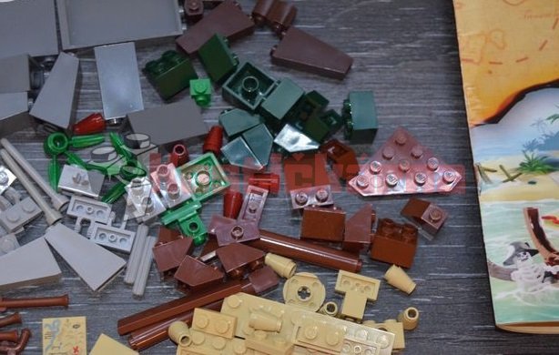 Lego Shipwreck Hideout (6253)