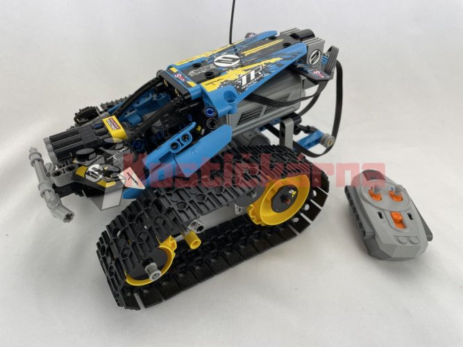 Lego Remote-Controlled Stunt Racer (42095)