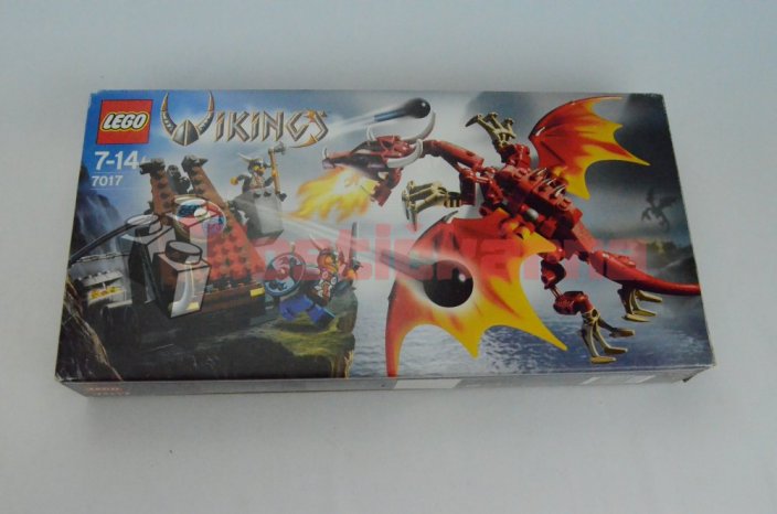 Lego Viking Catapult versus the Nidhogg Dragon (7017)
